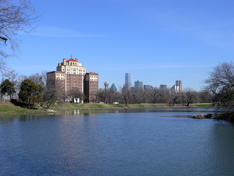 Sell Your Dallas-Fort Worth House Fast [Dallas Downtown Skyline Seen From Lake]